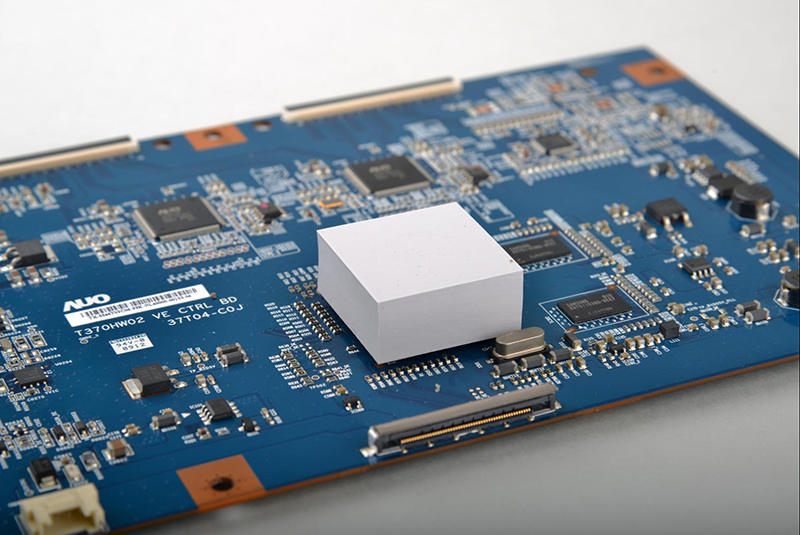 导热硅胶片厂家：导热硅胶片多少钱？影响导热硅胶片价格的因素有哪些？