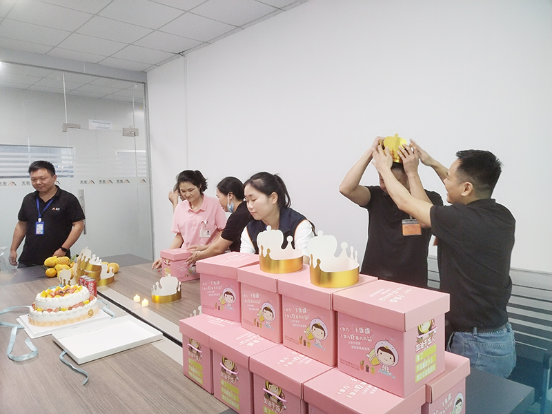 诺丰导热材料:举办员工生日会 爱心传递暖人心 诺丰导热材料:举办员工生日会 爱心传递暖人心